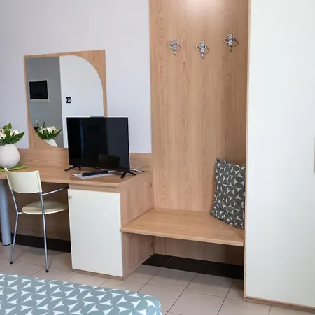 Hotel Ayri 3*