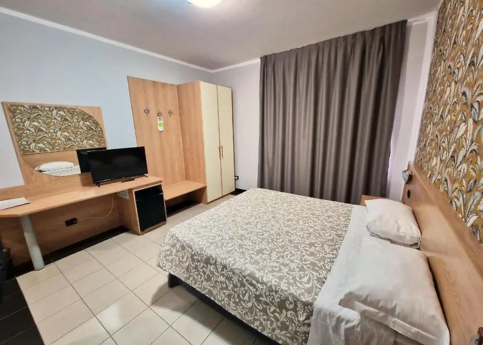 Hotel Ayri 3*