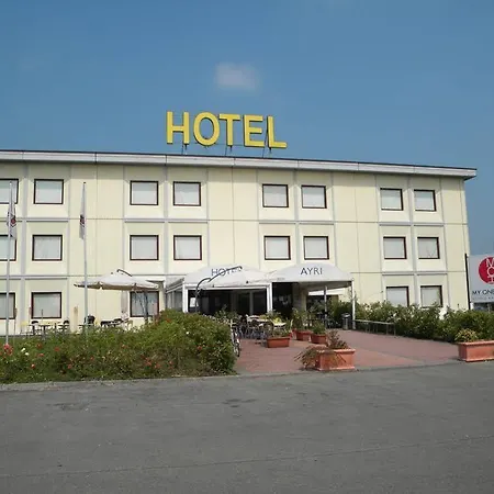 Hotel Ayri 3*