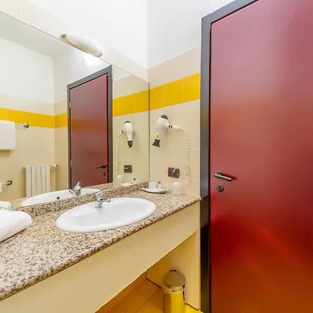 Ayri מלון 3*