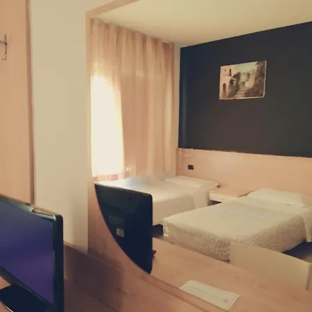 Hotel Ayri 3*