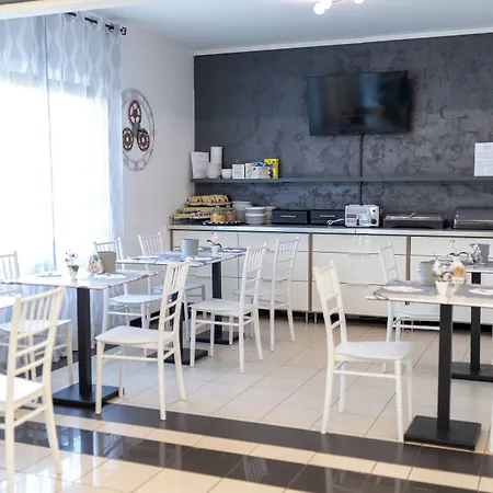 Hotel Ayri 3*