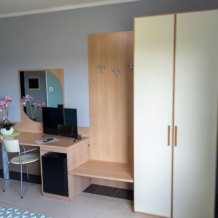 Hotel Ayri 3*