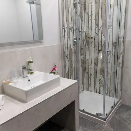 Hotel Ayri 3*