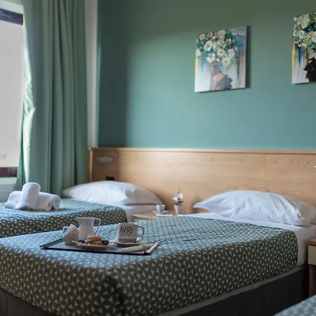 Hotel Ayri 3*